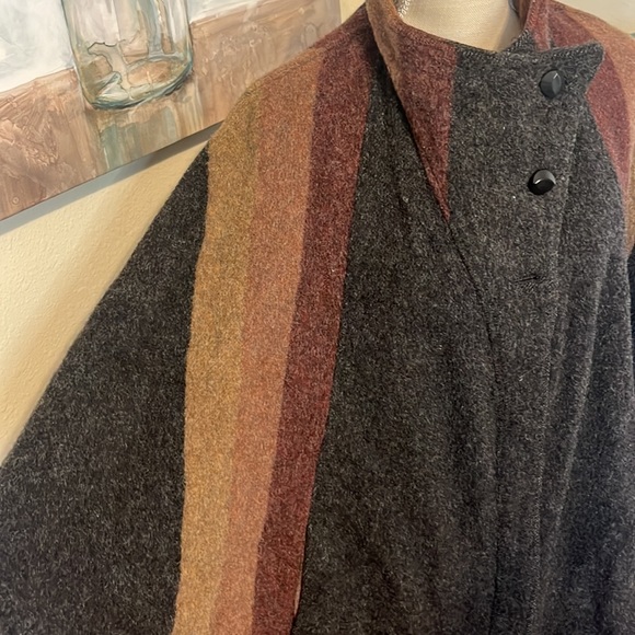 Vintage Wool Poncho/Cape with Pockets and Buttons top to bottom/ O/S - Picture 8 of 12